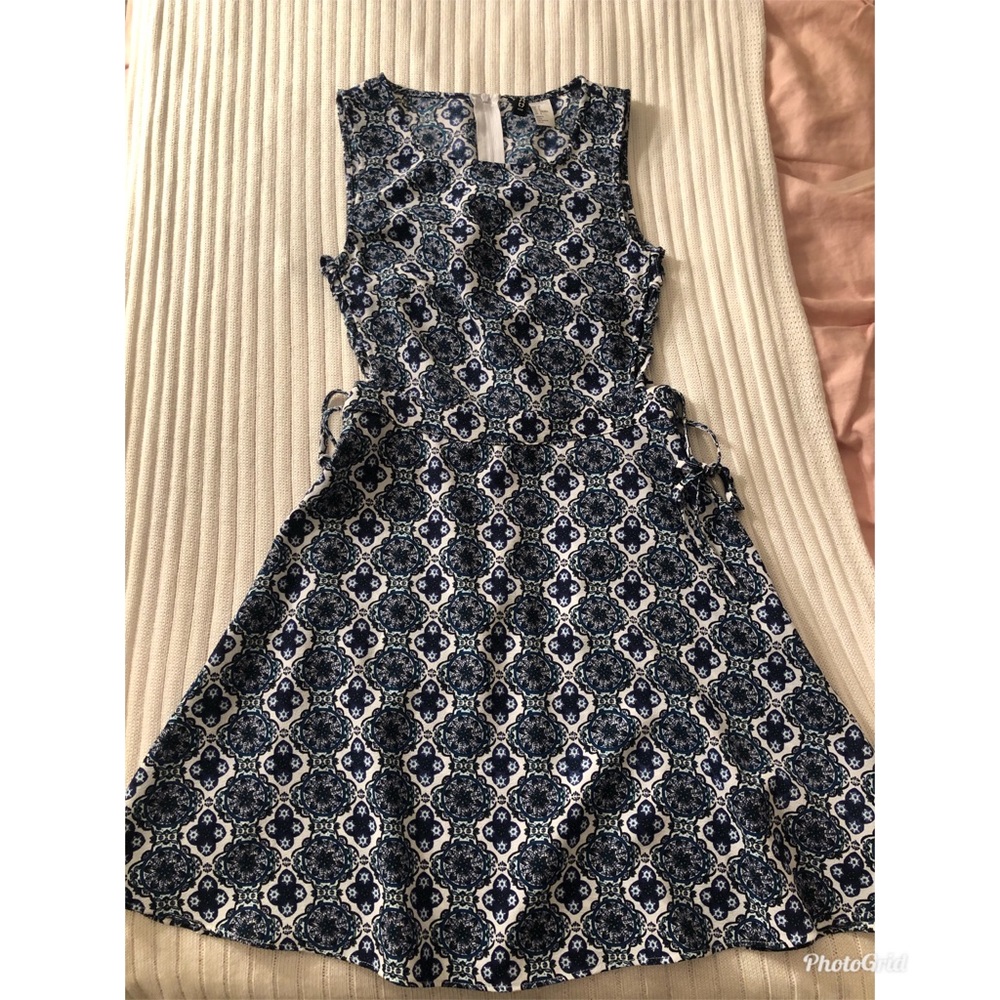 Never worn blue pattern dress w/ edgy side cutout